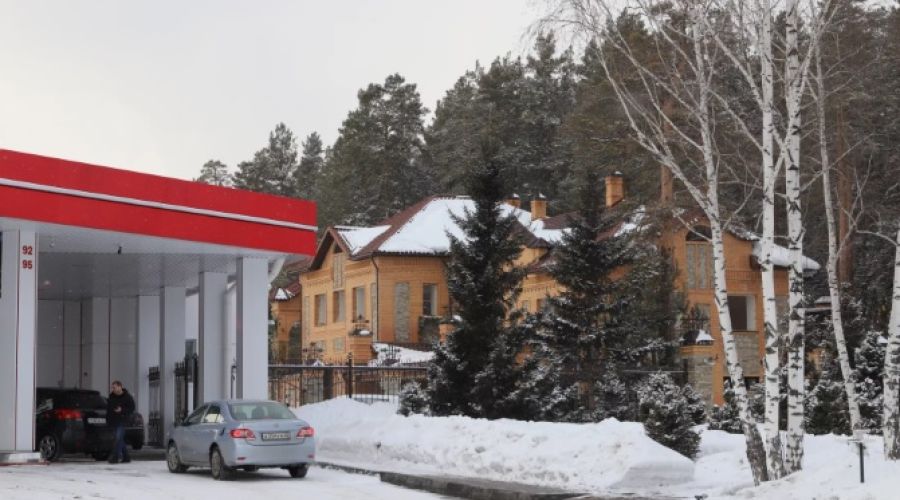 В Бийске сносят построенный самовольно особняк Черномырдиных