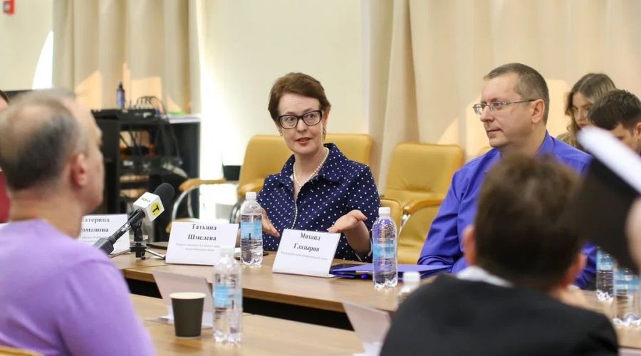 «Мы окружены матерщиной»: два поколения поспорили о «вирусе сквернословия» среди молодежи