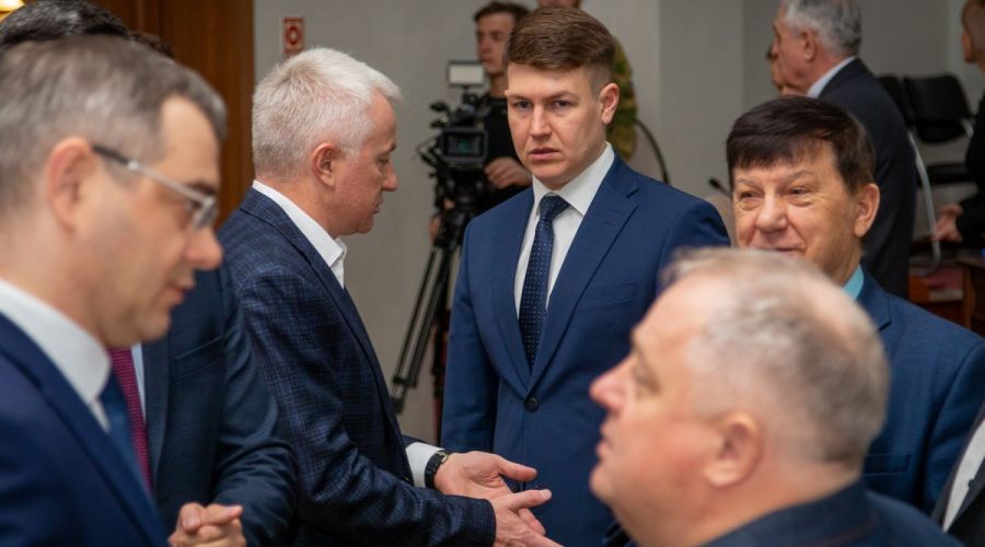 «Ссылаемся на население, когда удобно»: алтайские депутаты в очередной раз громко поспорили об «окружной» реформе