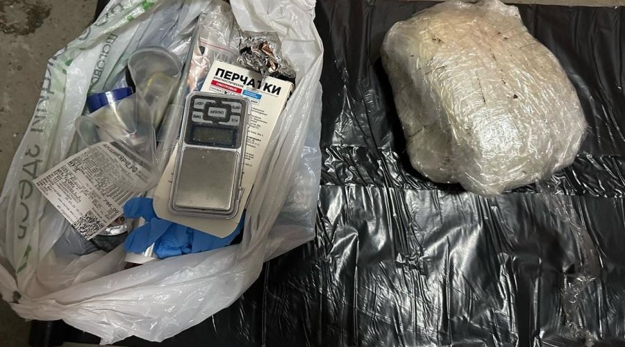 Жителя Центральной России задержали в Бийске с крупной партией наркотиков