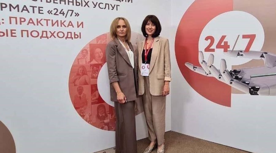 Алена Кашлева слева