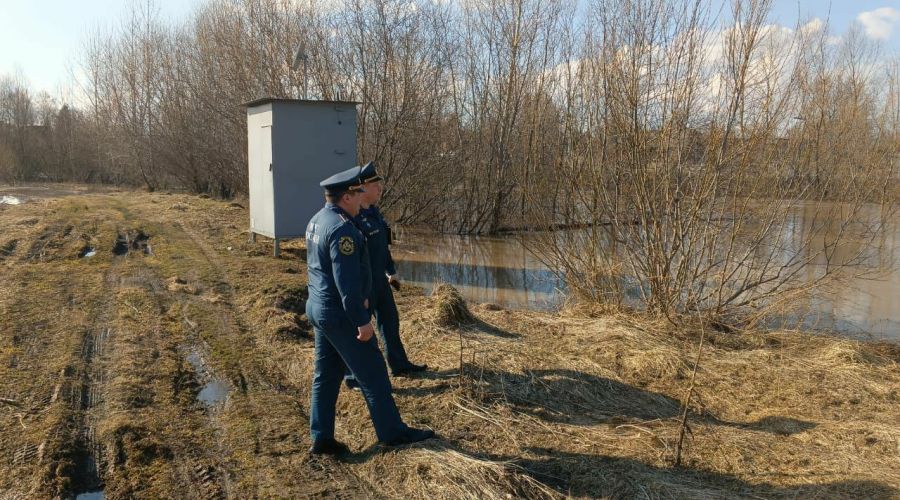 Большая вода подтопила первые приусадебные участки в Алтайском крае