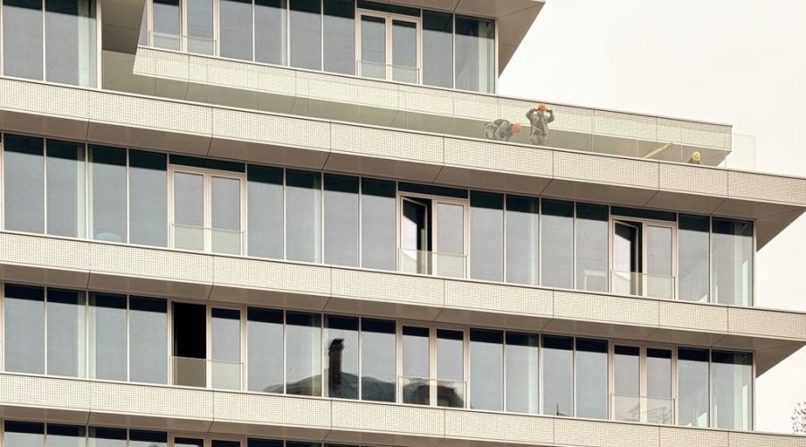 Современный бизнес-центр О2 в центре Барнаула готовится к открытию