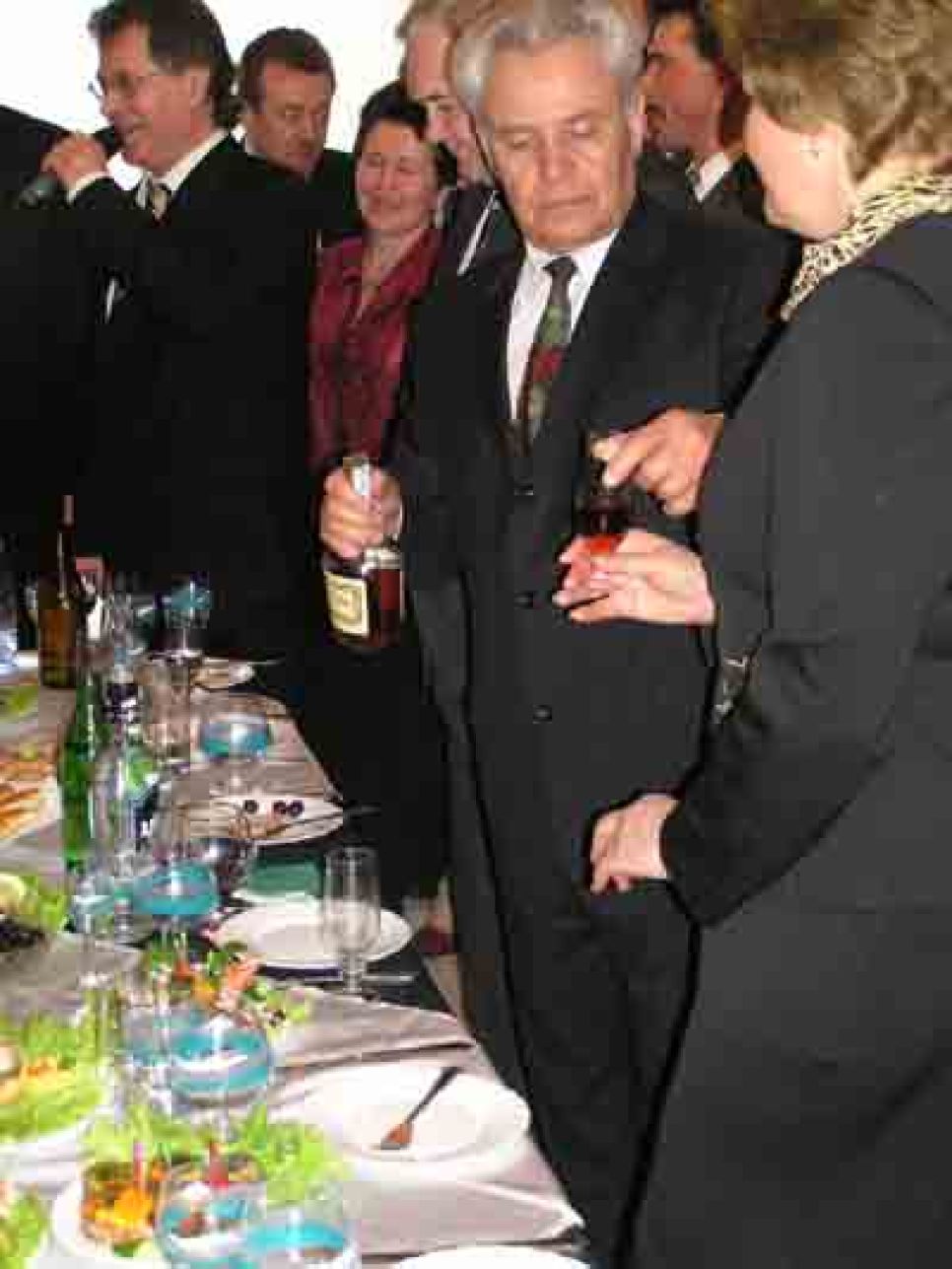 Инаугурация михаила евдокимова: танец с саблями на
"пиру победителей".