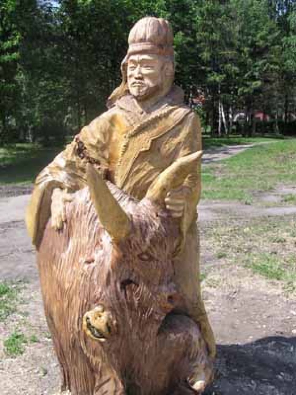 Лучшим скульптором барнаула признан александр парфенов
за деревянную фигуру алтайского старца.