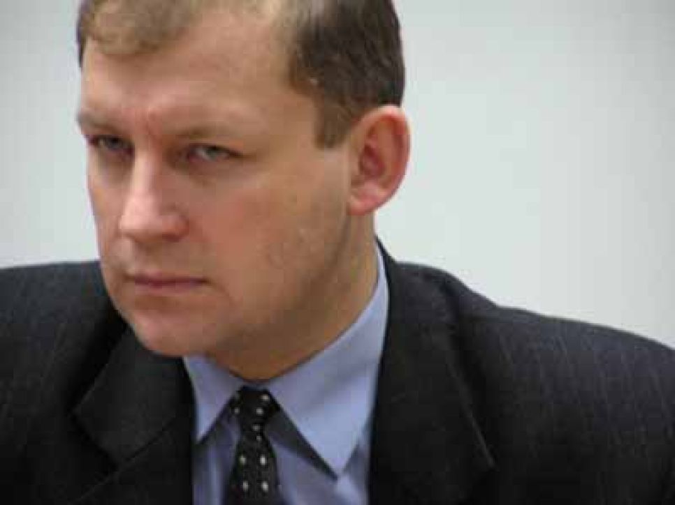 Известный на алтае pr-специалист андрей ляпунов
покинул администрацию михаила евдокимова - 21 июня он приступил к
обязанностям советника гендиректора оао "алтайэнерго".