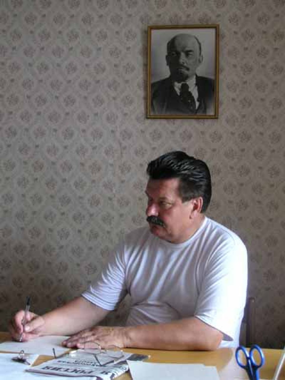 Депутат госдумы рф михаил заполев поясняет мотивацию
своей голодовки: "принимать поправки к социальному
законодательству - грешно, преступно и аморально".