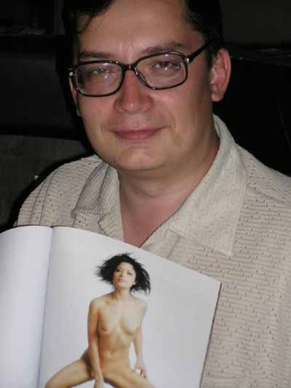 "свадьба с генералом": юбилейные шукшинские чтения на
горе пикет отличала хорошо организованная помпезность, охраняемая
милиционерами с собаками.