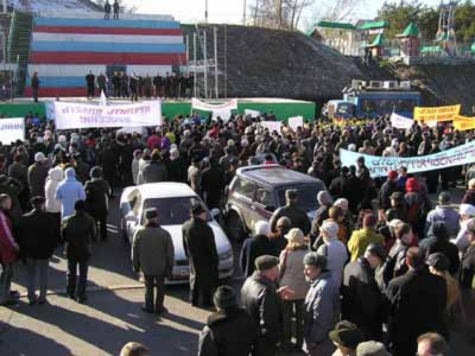 Фоторепортаж с митинга сторонников президента путина в
барнауле.