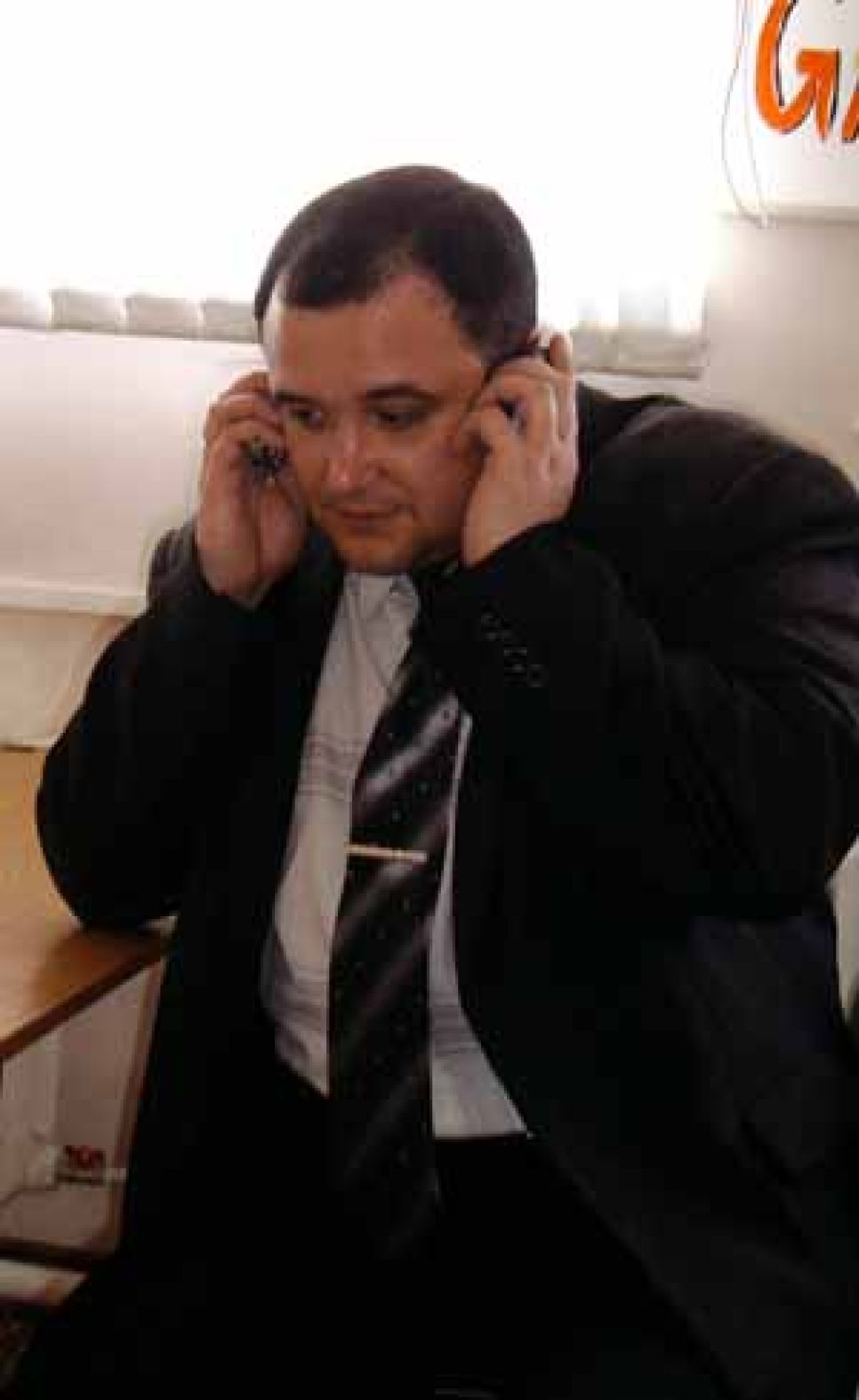 Журналист меняет профессию: наш
корреспондент несколько часов проработал в качестве активиста
движения в поддержку губернатора - репортаж очевидца из штаба
евдокимовского сопротивления.