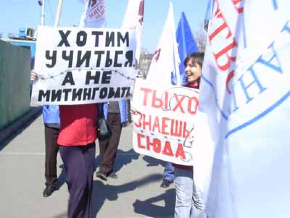 Документальная публикация: письмо депутата алтайского
крайсовета алексея экарта прокурору алтайского края александру
кочергину с протестом против принудительного
привлечения партией "единая россия" студентов на свои митинги.