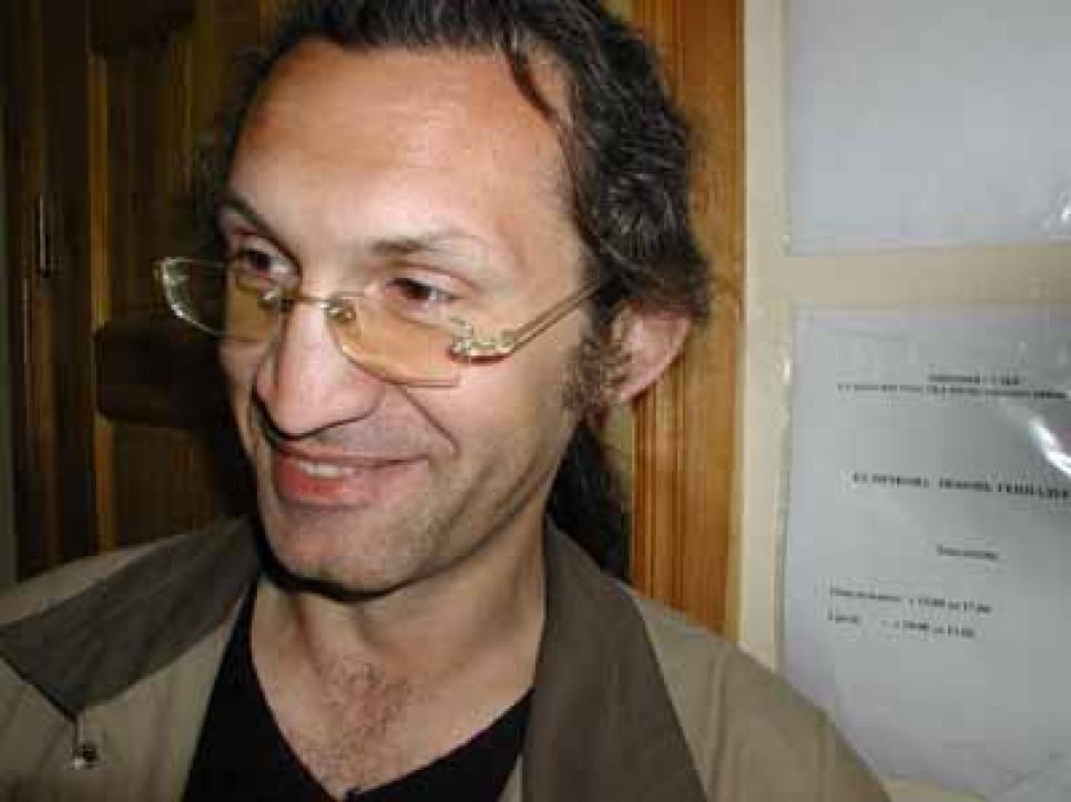Журналист Сергей Тепляков осужден -
за осквернение портрета Шамиля Басаева барнаульский суд
приговорил его к штрафу в 500 рублей.