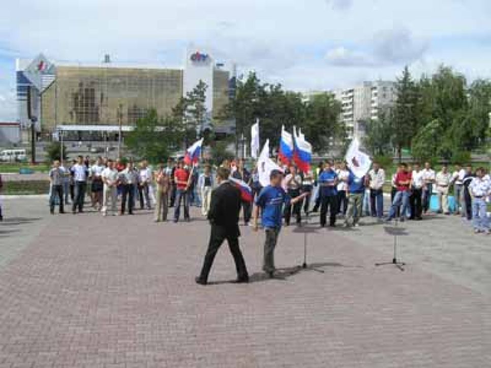 Уникальный митинг, приуроченный к началу
политологической конференции Владимира Рыжкова, собрал
представителей всех политических сил - от нацболов и "Обороны" -
до "Наших" и единороссов.