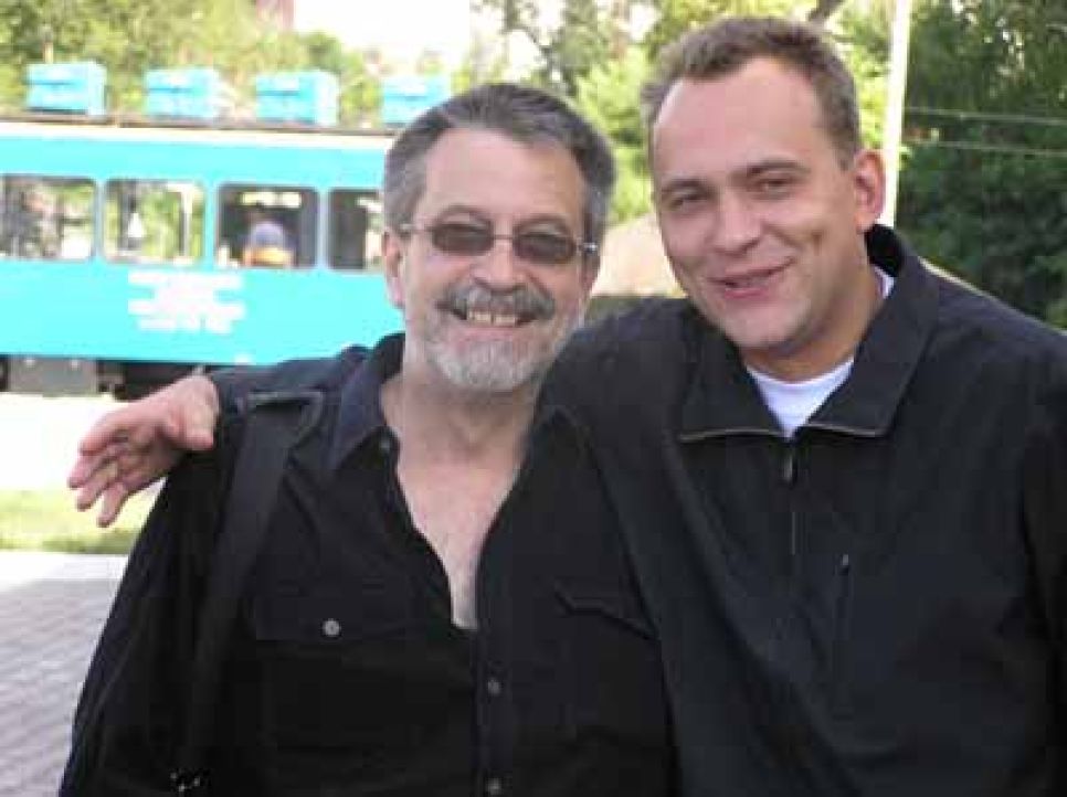 Уникальный митинг, приуроченный к началу
политологической конференции Владимира Рыжкова, собрал
представителей всех политических сил - от нацболов и "Обороны" -
до "Наших" и единороссов.