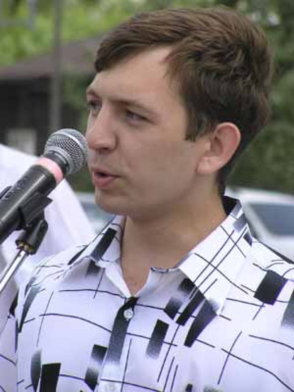 Уникальный митинг, приуроченный к началу
политологической конференции Владимира Рыжкова, собрал
представителей всех политических сил - от нацболов и "Обороны" -
до "Наших" и единороссов.