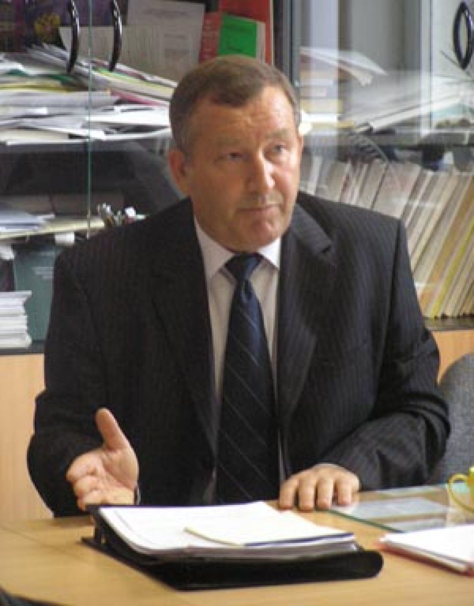 Александр Карлин предупреждает возможных лоббистов: "Я
не привык жить по указке, чем больше давление и влияние, тем
меньше шансов на результат".