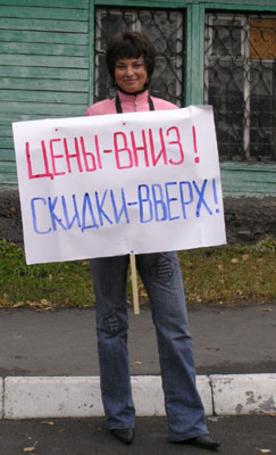 В Барнауле прошел первый пикет местных республиканцев:
против повышения цен на ГСМ протестовали даже лошади.