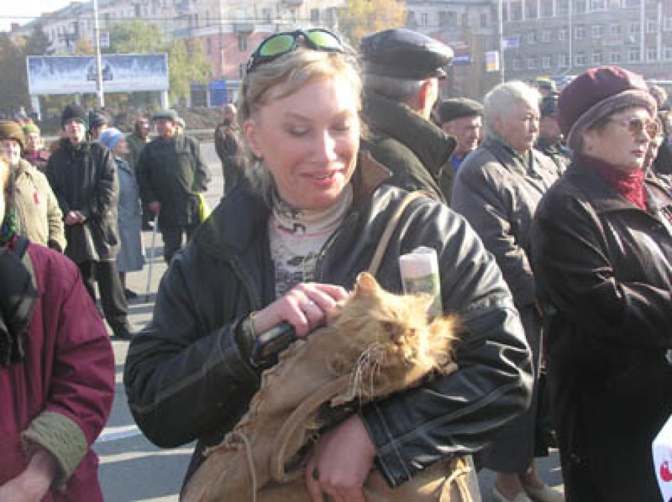 Поддержать республиканцев в Алтайском крае пришло порядка 500
барнаульцев и 1 кот.