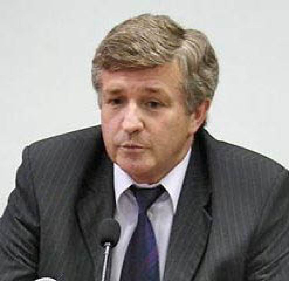 Заместителями нового главы республики Алтай Александра
Бердникова станут бывшие заместители Сурикова и Евдокимова -
Сергей Тевонян и Михаил Козлов.