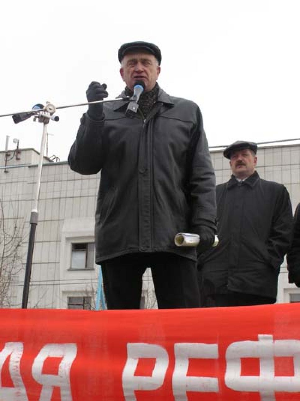 Требование снять запрет на использование площади Советов для
проведения публичных мероприятий стало сквозным в ходе митинга
против реформы ЖКХ, прошедшего в Барнауле.