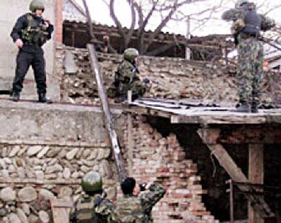 Офицер алтайской милиции убит в ходе ожесточенного боя с группой
боевиков в Назрани (Ингушетия).