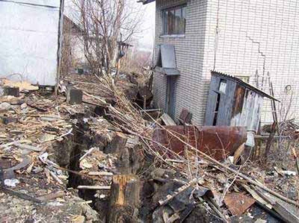 В Барнауле оползень: повреждены дома, пострадавших нет.