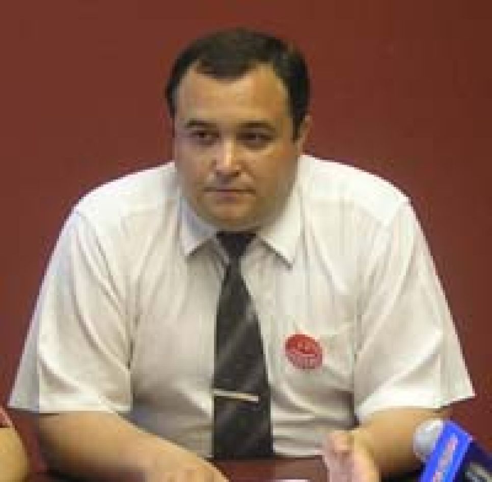 Лидер "будильников" Алексей Никулин о съезде алтайских
предпринимателей. Господа бизнесмены, хватит клянчить деньги у
бюджета, вы сами еще в большом долгу перед народом!