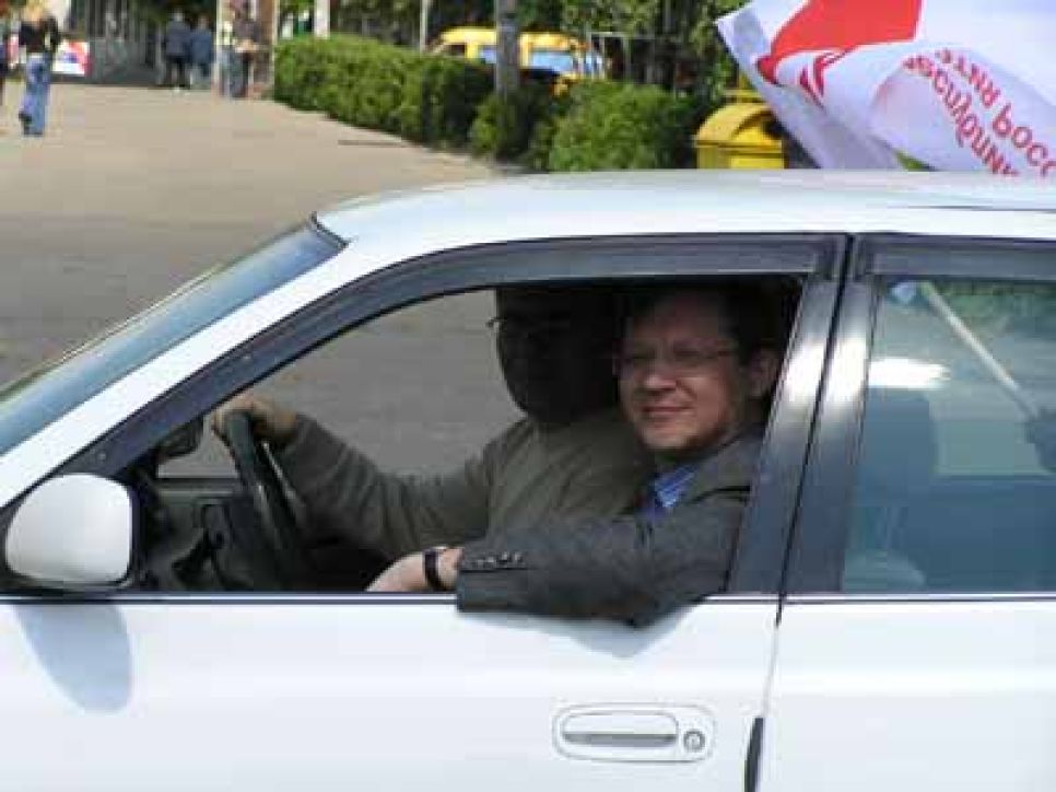 В Барнауле при участии Владимира Рыжкова прошел пикет "Нет мигалкам!".