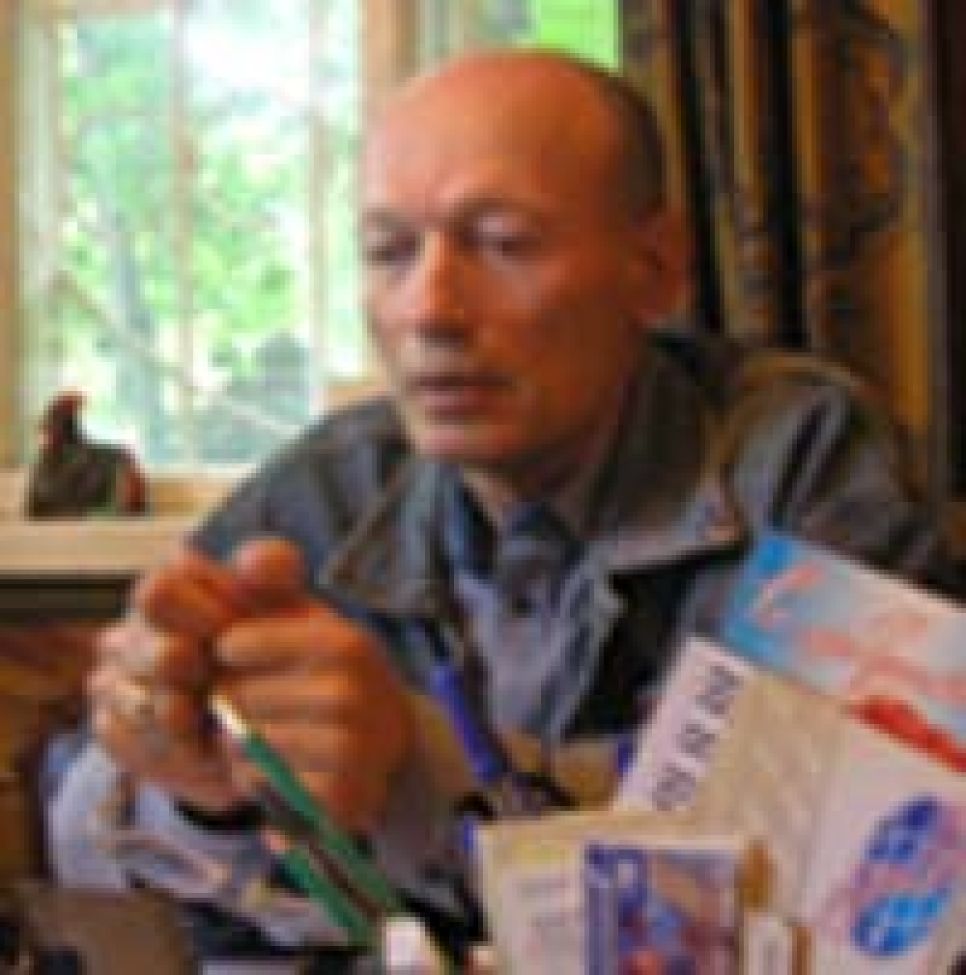 писатель Владимир Коржов - "Объединению "двух Алтаев"
противятся только верхи РА, боявшиеся лишиться существенной доли
из госкормушки".