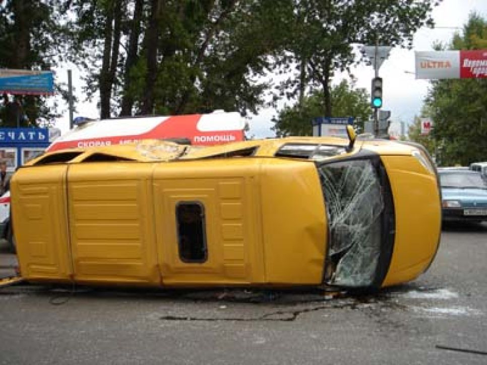 Авария на перекрестке проспекта Ленина и улицы Гоголя в
Барнауле: фотографии очевидца.