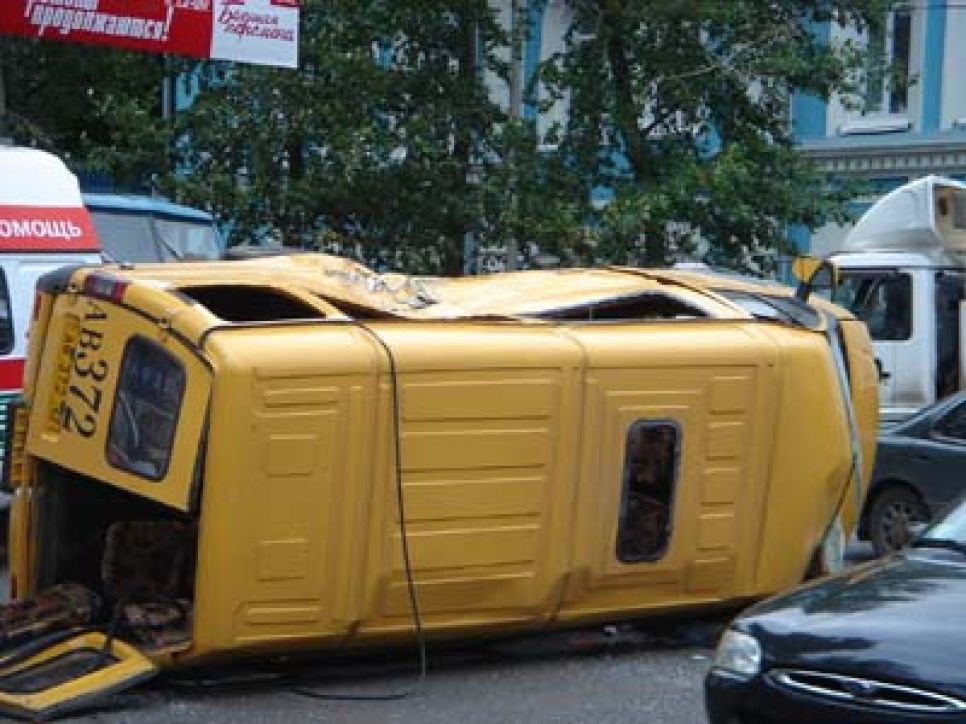 Авария на перекрестке проспекта Ленина и улицы Гоголя в
Барнауле: фотографии очевидца.