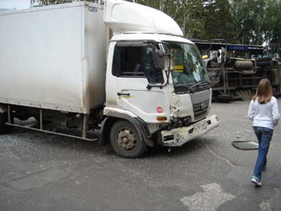 Авария на перекрестке проспекта Ленина и улицы Гоголя в
Барнауле: фотографии очевидца.