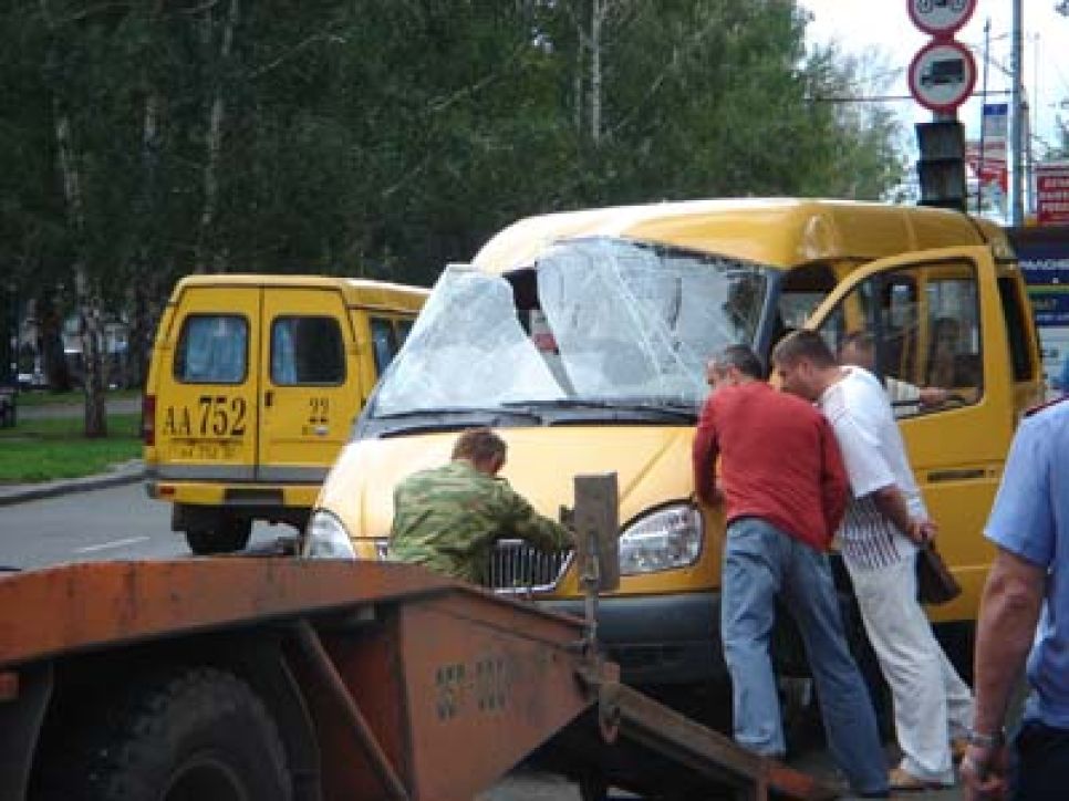 Движение по перекрестку на проспекте Ленина в районе аварии
возобновлено.