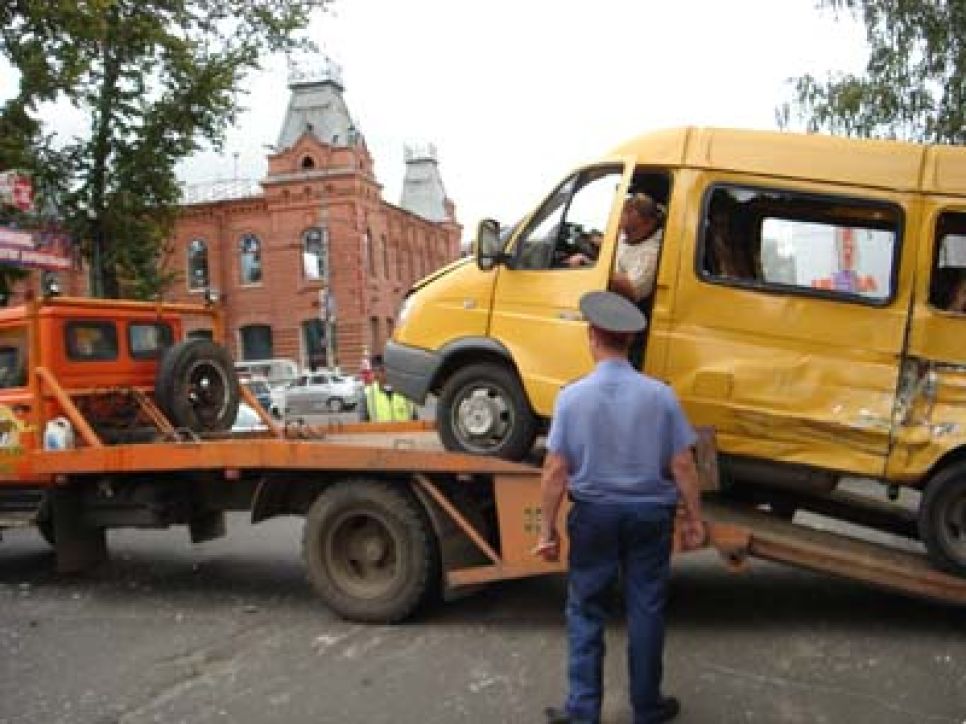 Движение по перекрестку на проспекте Ленина в районе аварии
возобновлено.