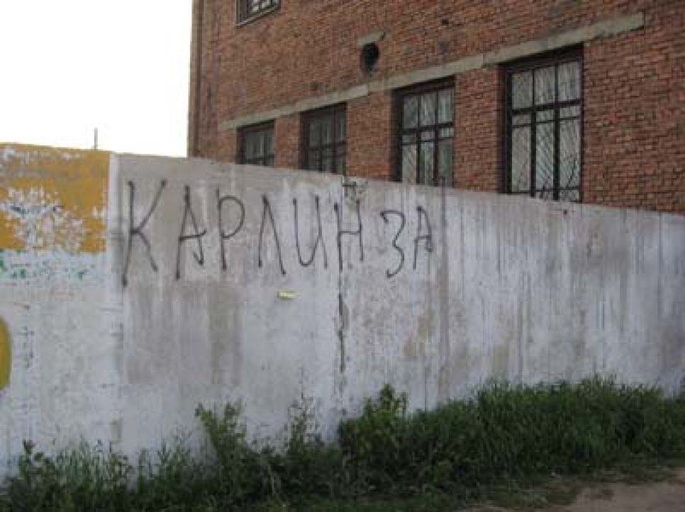 В рамках кампании по выборам мэра Бийска
разжигаются националистические настроения и разыгрывается "карта
Карлина" .