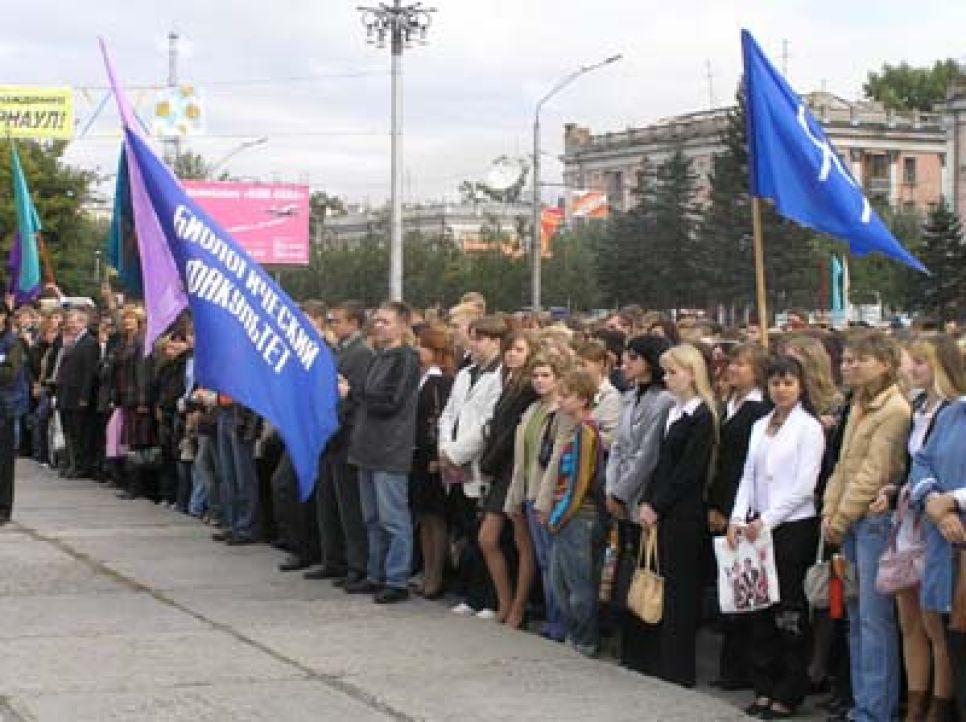 Алтайский госуниверситет сокращает гуманитариев и набирает
будущих полицейских, чекистов и банкиров.