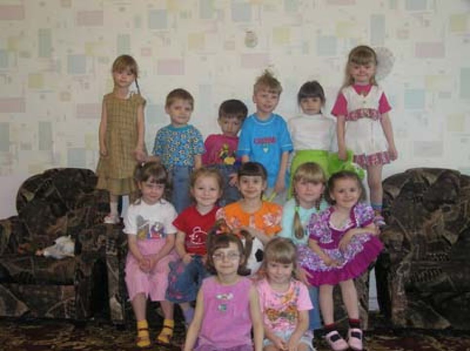 Родительский комитет детсада N 17 в
Барнауле пикетировал здание "Почты России", требуя оставить их
детям садик.