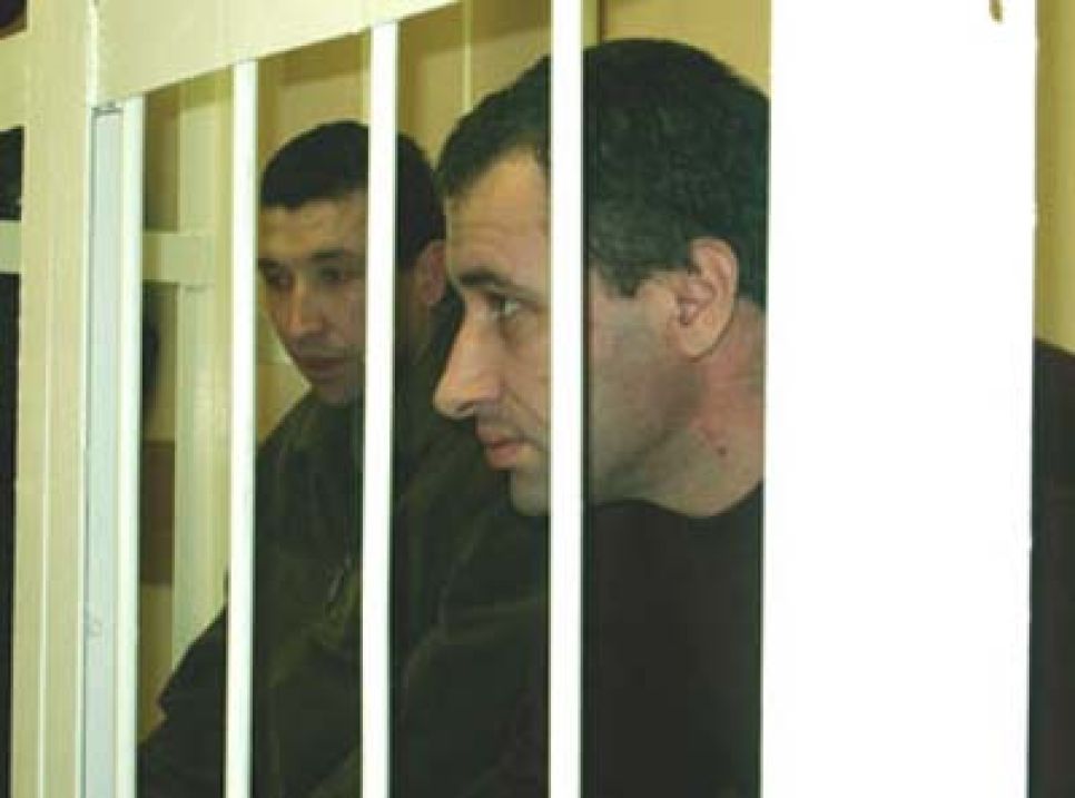 На суде Валерий Вобликов вел себя уверенно и острил, а его
супруга Елена не скрывала своих слез.