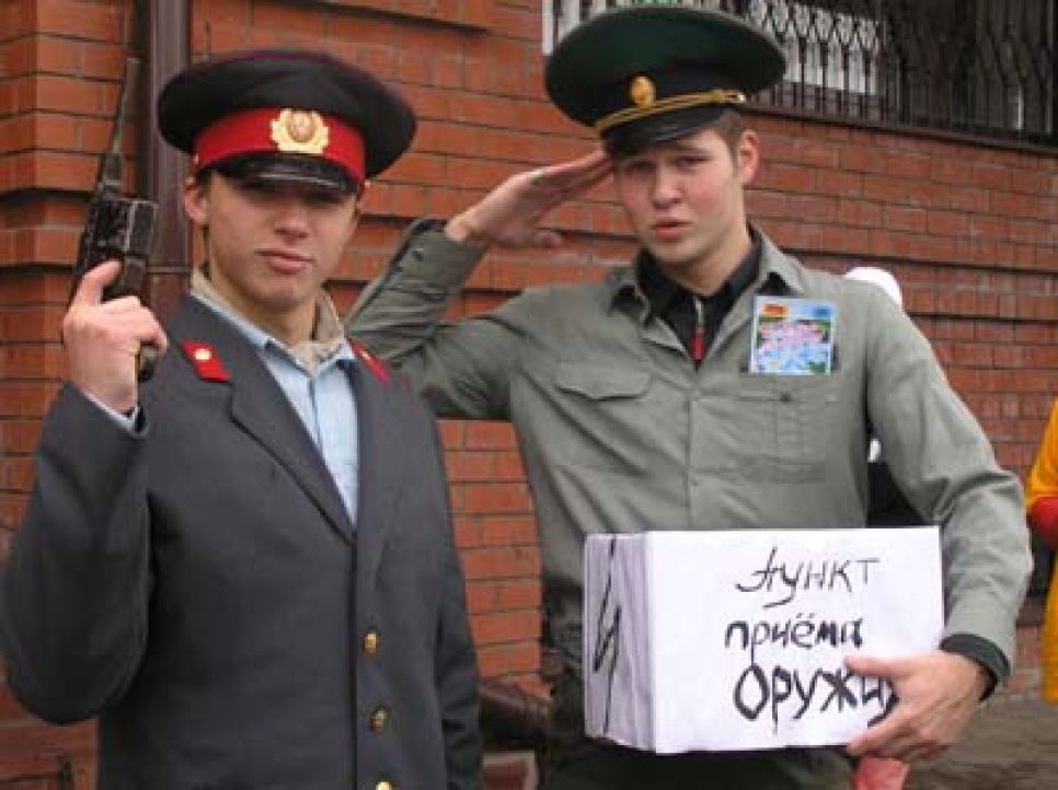 Фоторепортаж с места проведения флэш-моба, посвященного Дню
милиции.