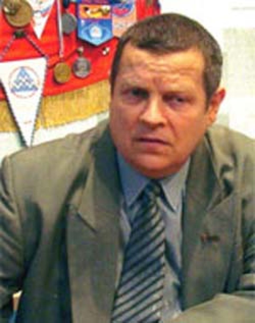 Квартиру известного бийского журналистаФедора Быханова, недавно баллотировавшегося в мэры, забросалибутылками с зажигательной смесью.