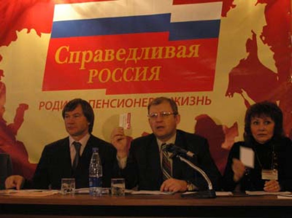 Алтайский губернатор благословил лидера "актуальных левых" еще
до его избрания на этот пост. Итоги объединительной конференции
"Справедливой России" в Барнауле.