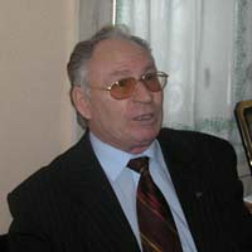 Лидер бийских коммунистов Александр Неверов о нападении на
секретаря горкома по идеологической работе: нападение на нее
связано с политическими процессами в Бийске и, вероятно,
произведено теми же, кто напал на журналиста Быханова.