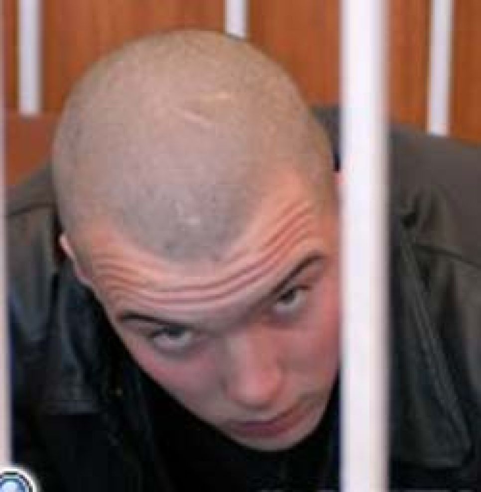 Перед началом судебного заседания в Горно-Алтайске обвиняемый
в убийстве семьи омского журналиста Руслан Кулиш заявил, что не
хочет видеть в зале заседания прессу и журналистов.