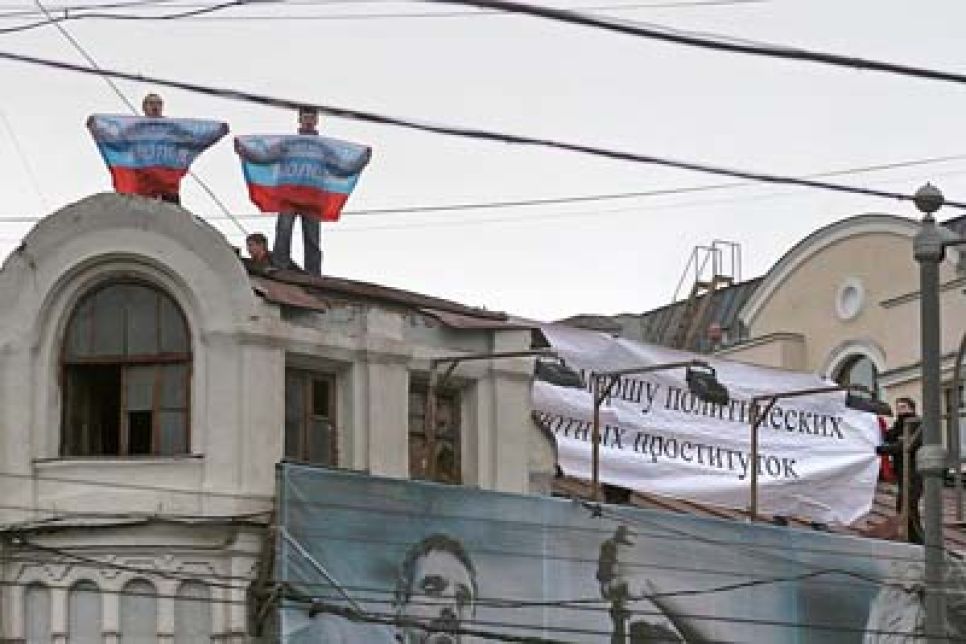 Несогласные пришли: на каждого участника "Марша несогласных"
власти ответили тремя милиционерами.