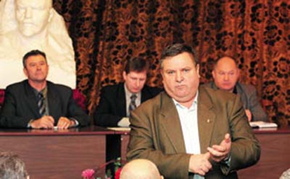 Участники проходившей под патронажем
алтайских краевых властей попытки начать процесс отзыва "отцов
Барнаула" делятся планами и задумками.