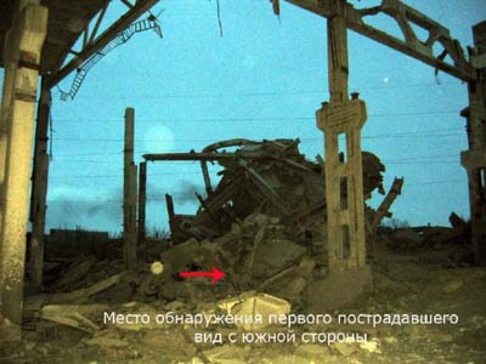 В Рубцовске на территории комбината промышленных
предприятий обрушился 9-этажный бытовой корпус. Один человек находится под
завалами.