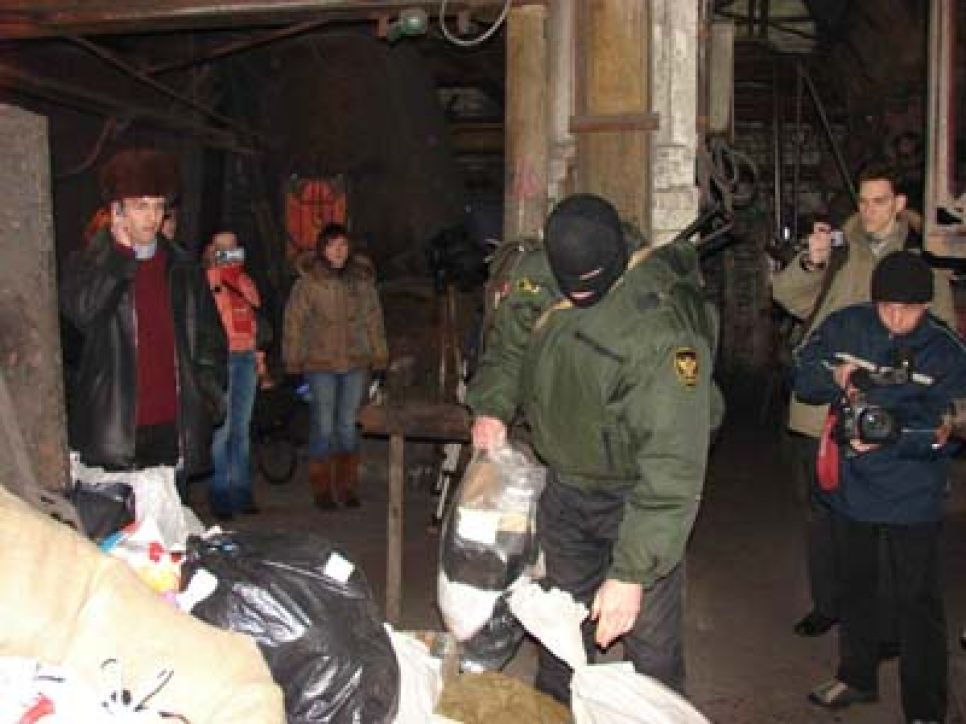 Накануне Нового года наркополицейские Алтайского края сожгли в
печи более 50 килограммов наркотиков, которые являлись
вещественными доказательствами в 2005-2006 гг.