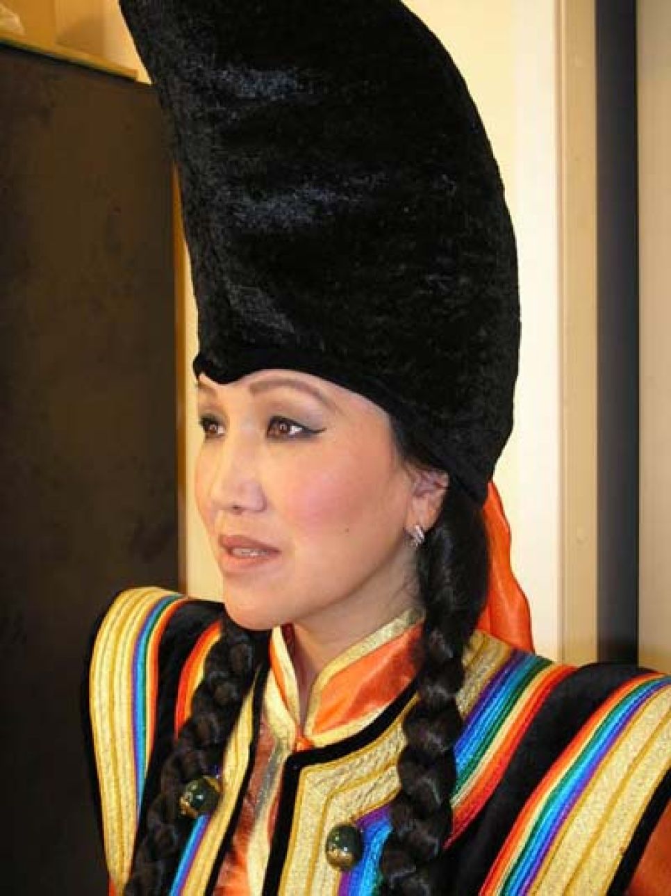 Этнопевица Тандалай представит в Москве премьеру исторического
сказания "Алтай-Буучай".