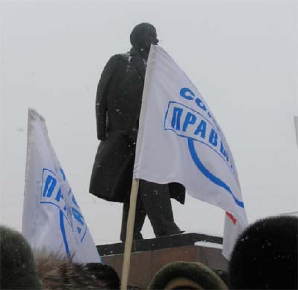В Барнауле состоялся митинг против повышения стоимости социальных
проездных, показавший градус возмущения жителей региона социальной
политикой властей, невиданный со времен монетизации льгот.