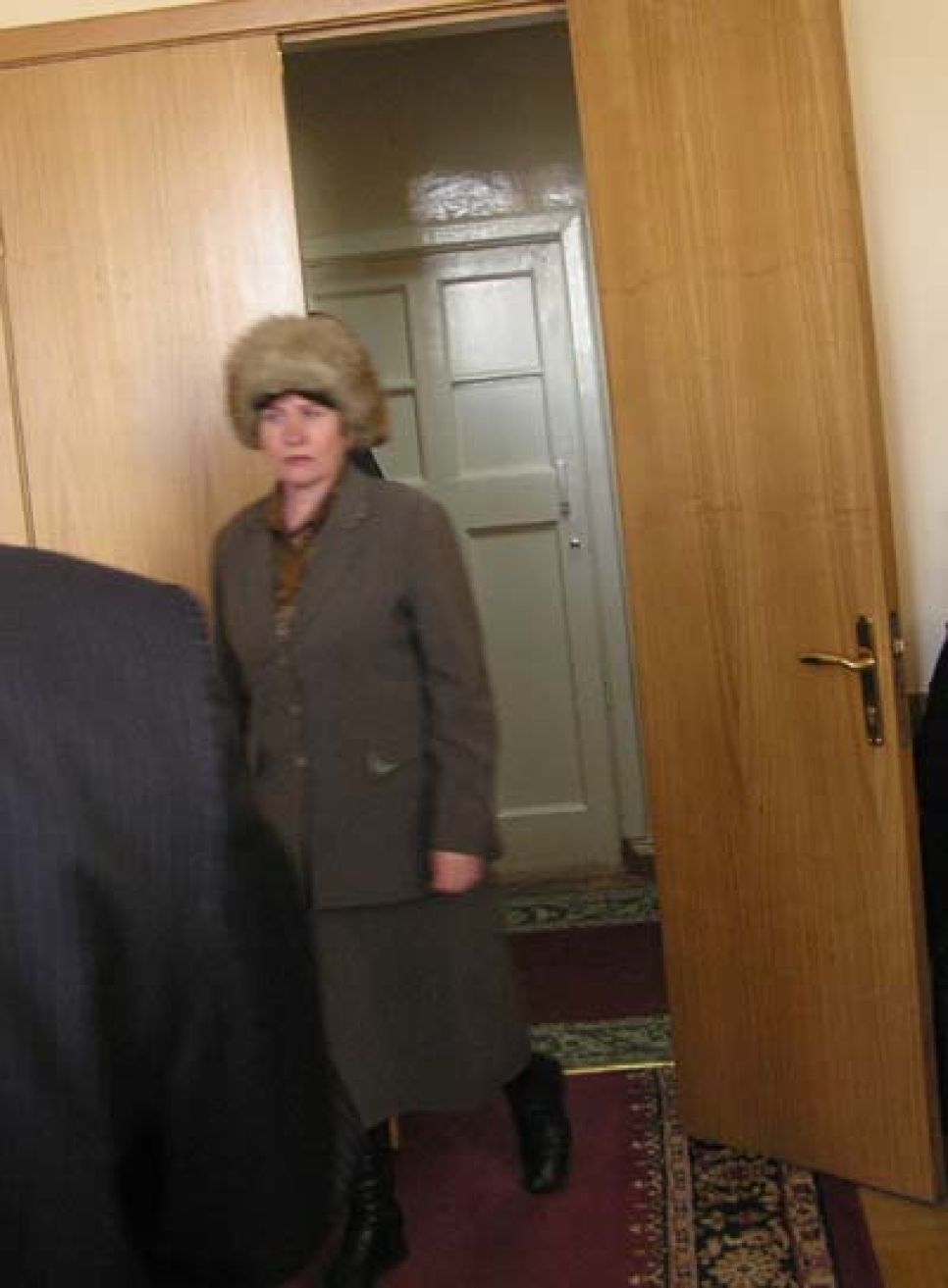 На Алтае возникло народное движение за
снижение возраста ответственности за тяжкие уголовные
преступления: матери барнаульских девушек, зверски убитых
несовершеннолетними бомжами, передали многотысячную петицию
руководству края.